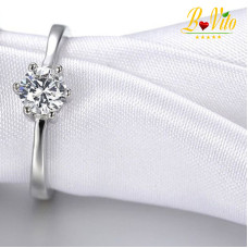 Bague plaquée argent avec pierres précieuses de zircone et taille variable Bague plaquée argent avec pierres précieuses de zircone et taille variable